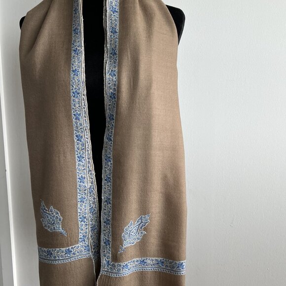 100 percent Pashmina | lightweight scarf | warm cozy scarf | hand embroidery - Picture 4 of 13